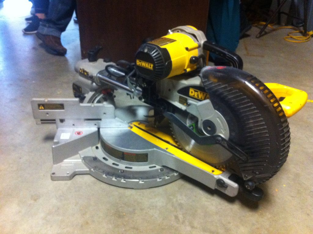 Calgary Tool Library: Sw-M-14: Sliding Compound Mitre Saw 10